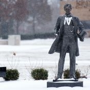 abraham lincoln statue
