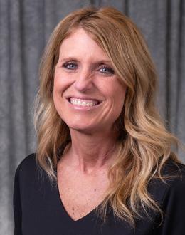 Stacey Gilmore receives 18th annual CAPE Award at UIS