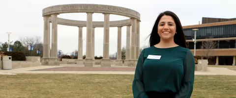 Sophomore helps new students feel welcome at UIS