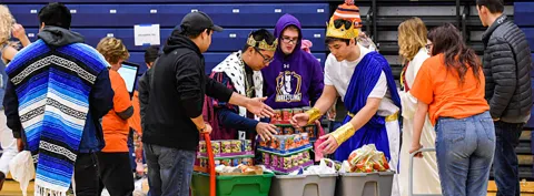 UIS students collect 15,779 pounds of food to help fight hunger on Halloween night